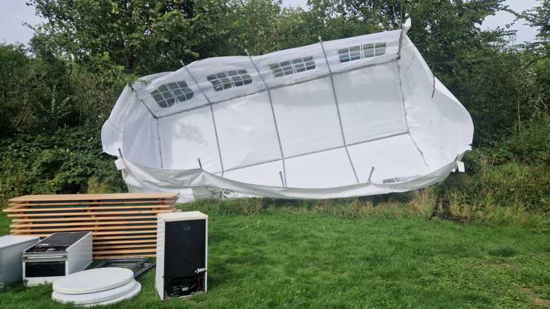 20260904-Tent-waait-weg